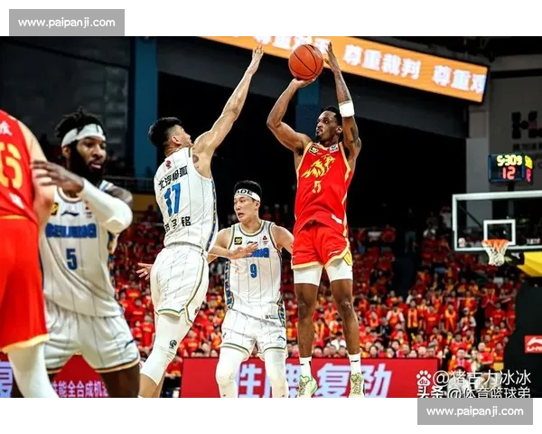 富力队与对手激烈对决 全力争胜展现强大实力