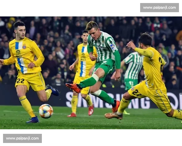 西班牙人主场迎战贝蒂斯 双方为争夺欧战资格展开激烈对决