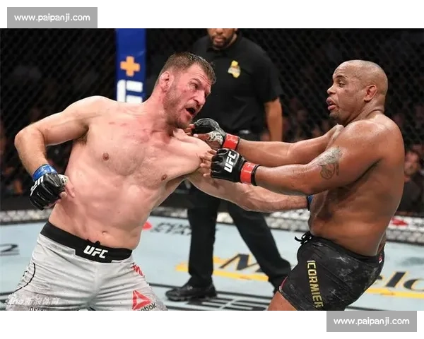 科米尔对决米尔的巅峰较量揭示重量级时代的力量与技艺传承与荣耀